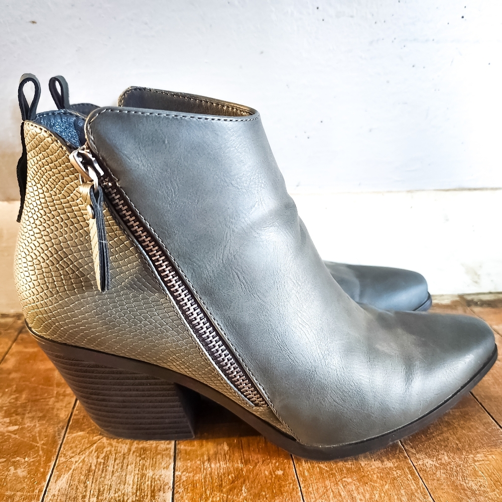 JustFab Gray Ankle Booties Size 8 Block Heel Side Zip Pointed Toe Booties